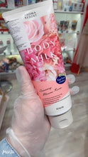 Load image into Gallery viewer, 日本kracie  Aroma Resort 身體乳液 夢幻玫瑰

