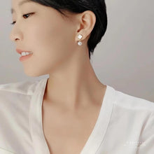 Load image into Gallery viewer, ❤️Ada白貝母四葉草珍珠耳環
